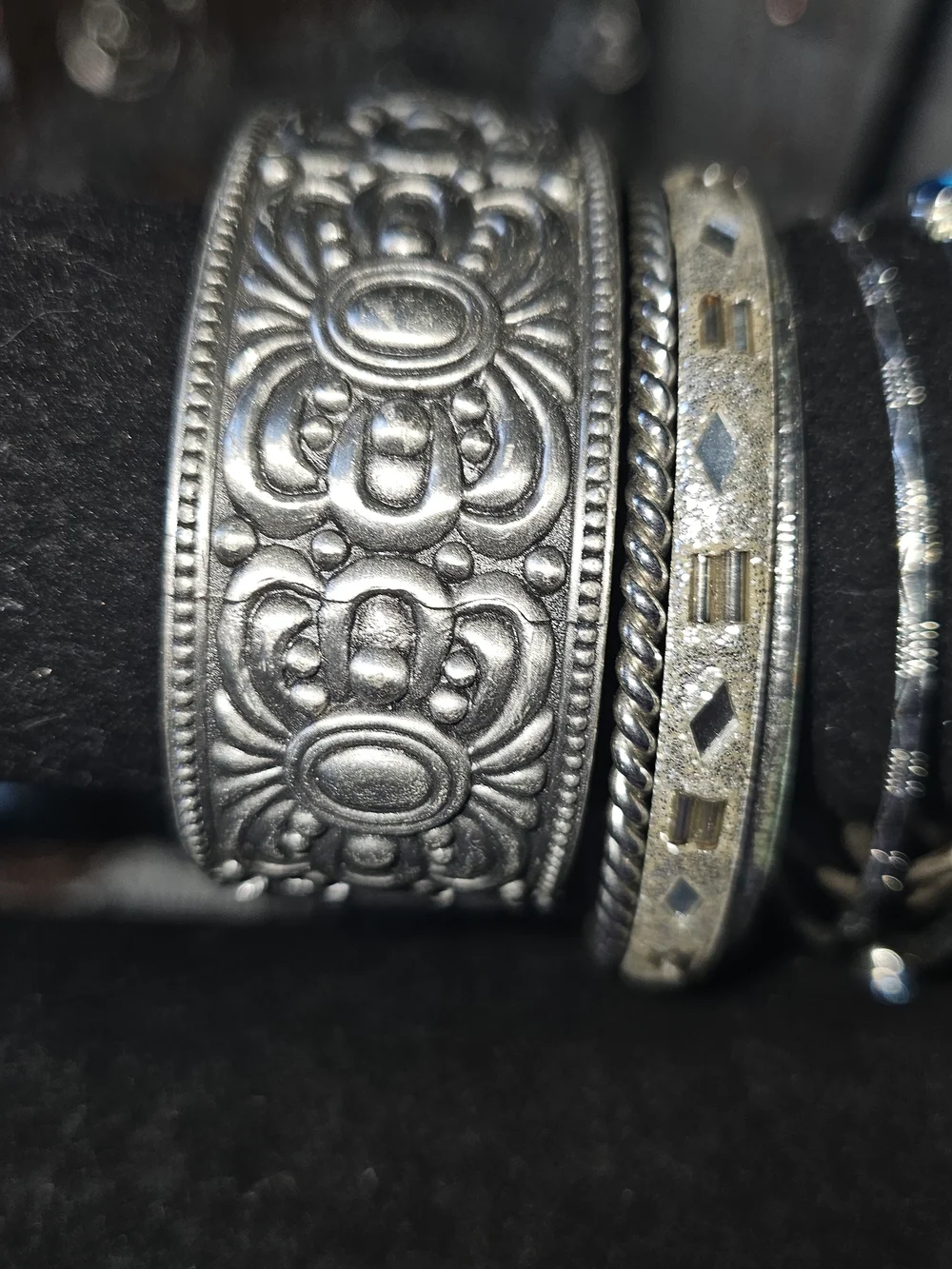 Mixed Women’s Bracelet Set in Black, Silver and Turquoise Mixed Lot.